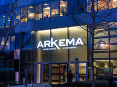 2015 年，在特种化学品和高性能材料领域处于龙头地位的全球化学专业公司阿科玛（Arkema）收购了 Bostik。