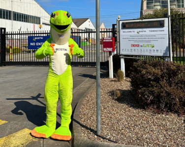Bostik mascot Gary The Gecko standing out the front of Bostik Thomastown in Australia