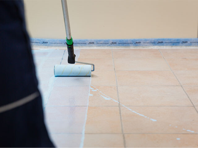 Roller application of the floor primer with a roller 