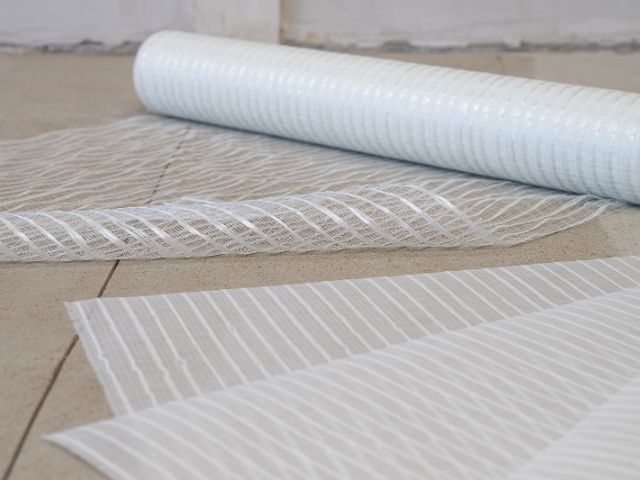 Bridging mesh rolls and strips on a concrete floor