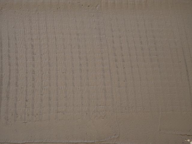 Floor surface covered with bridging mesh layer