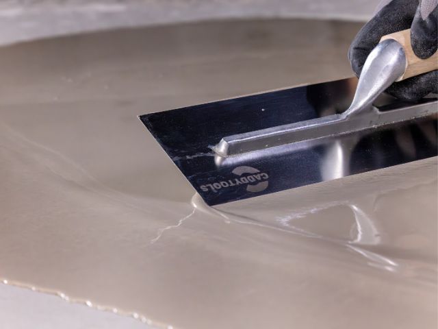 Smoothing self-levelling compound with a trowel