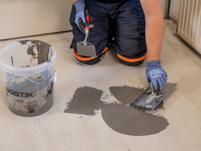 Applying repair mortar to a concrete subfloor