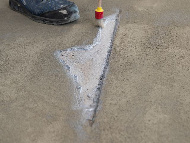 Priming a crack in a concrete subfloor