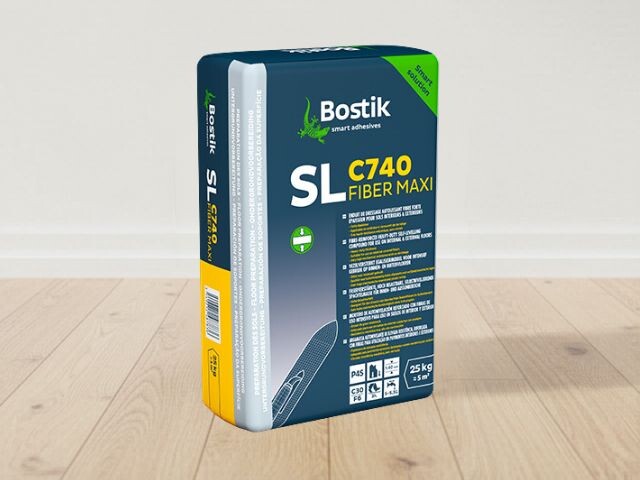 Bostik SL C740 Fiber Maxi Self levelling compund packaging displayed on a wooden floor with product label clearly visible.