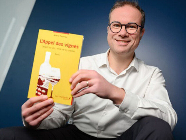 Aldric with his book l'appel des vignes