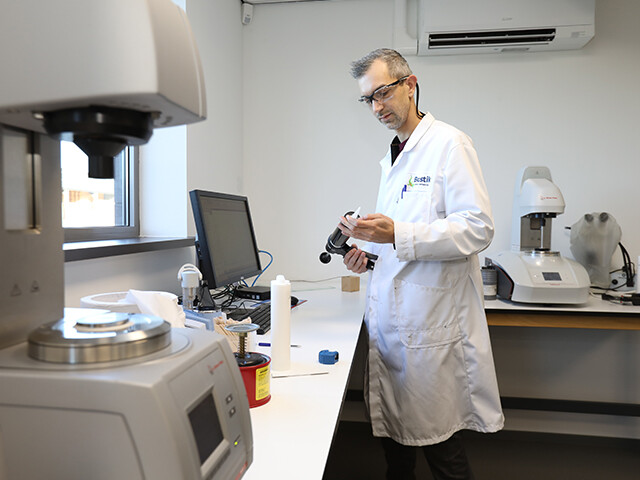 Bostik-Netherlands-Image-Techincal-Support-Laboratory-Technician-640x480.jpg