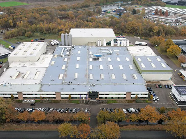 luchtfoto van de Bostik plant en het center of excellence in aan de denariusstraat in Oosterhout (NB)