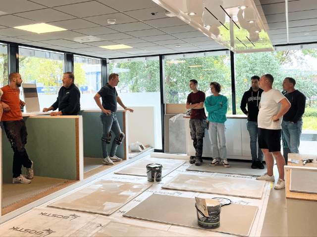 Training in de Bostik Academy voor het verwerken van het R3BOND SYSTEM