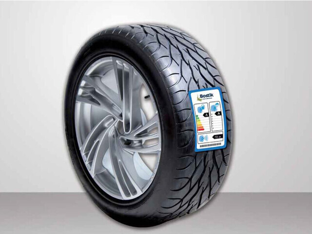 Étiquettes pour bandes de roulement de pneus
